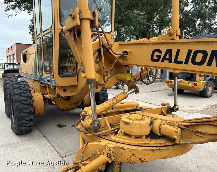 image for item DZ8572 1984 Galion A500 motor grader