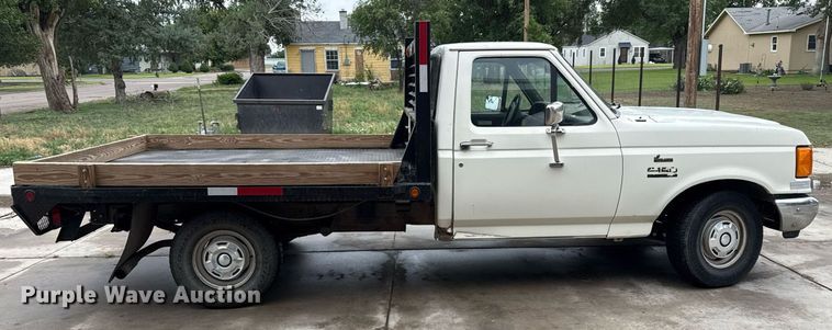 image for item DZ8573 1989 Ford F150 flatbed pickup truck