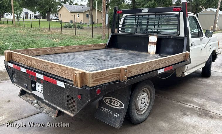 image for item DZ8573 1989 Ford F150 flatbed pickup truck