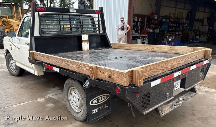 image for item DZ8573 1989 Ford F150 flatbed pickup truck