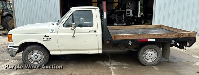 image for item DZ8573 1989 Ford F150 flatbed pickup truck