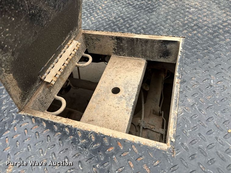 image for item DZ8573 1989 Ford F150 flatbed pickup truck