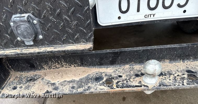 image for item DZ8573 1989 Ford F150 flatbed pickup truck