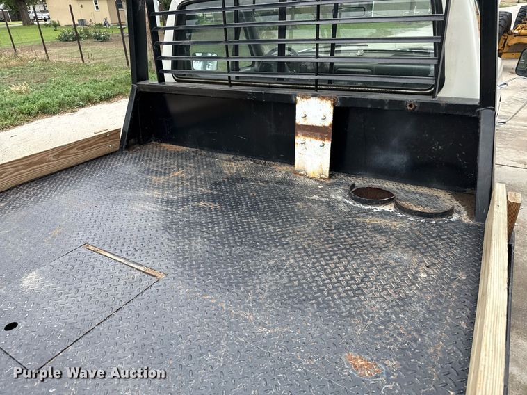 image for item DZ8573 1989 Ford F150 flatbed pickup truck