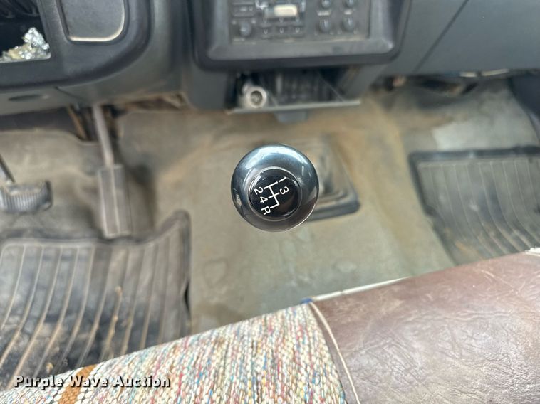 image for item DZ8573 1989 Ford F150 flatbed pickup truck