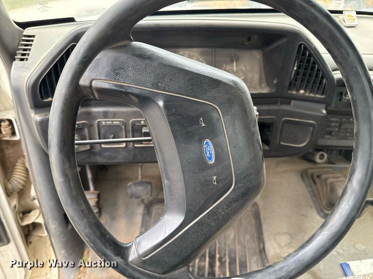 image for item DZ8573 1989 Ford F150 flatbed pickup truck