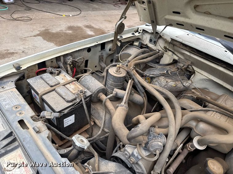 image for item DZ8573 1989 Ford F150 flatbed pickup truck