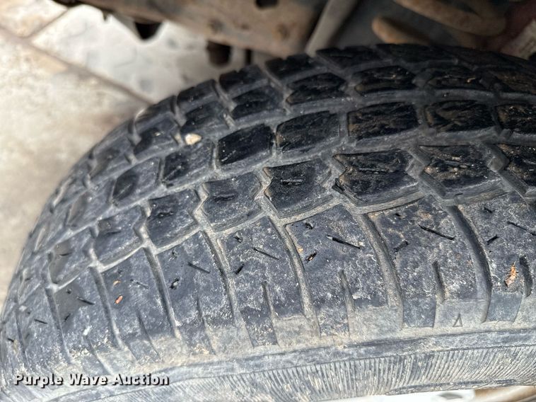 image for item DZ8573 1989 Ford F150 flatbed pickup truck