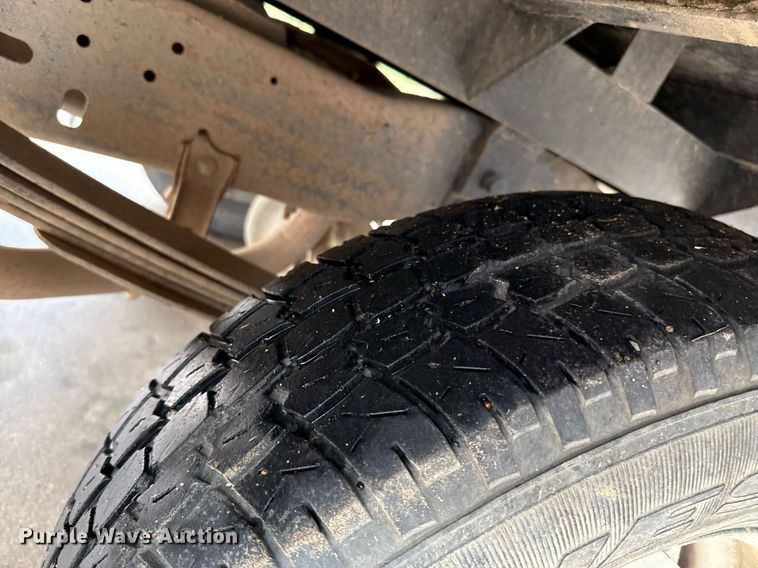 image for item DZ8573 1989 Ford F150 flatbed pickup truck