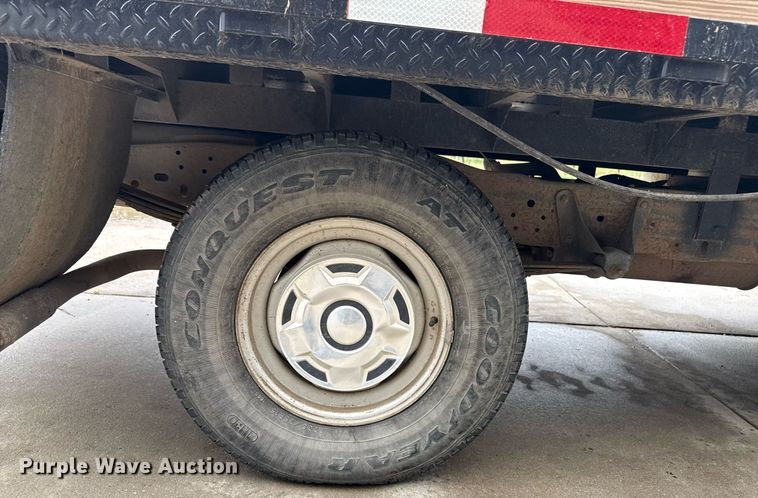 image for item DZ8573 1989 Ford F150 flatbed pickup truck