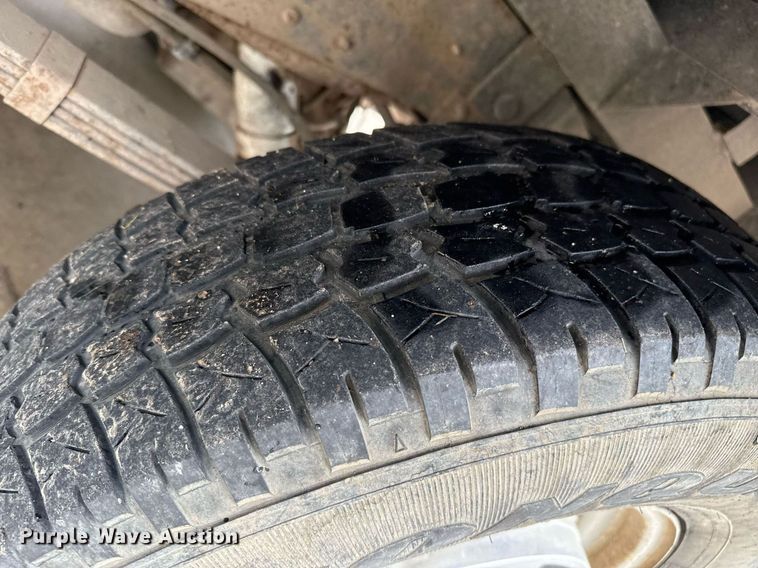 image for item DZ8573 1989 Ford F150 flatbed pickup truck