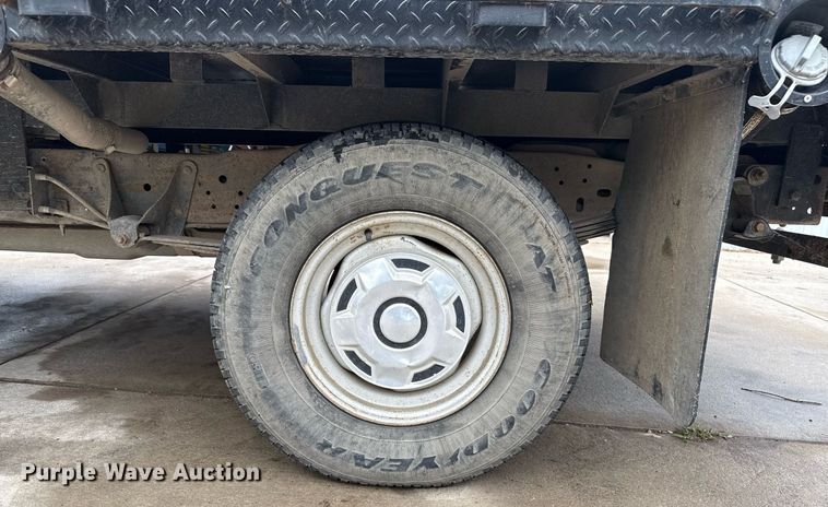 image for item DZ8573 1989 Ford F150 flatbed pickup truck