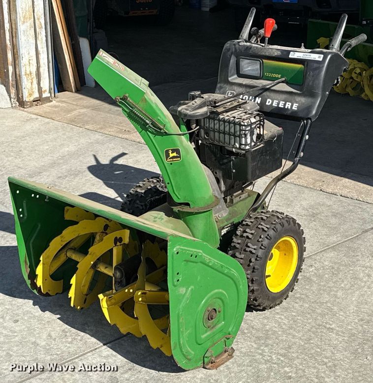 image for item DZ8595 John Deere 1332 DDE snow blower