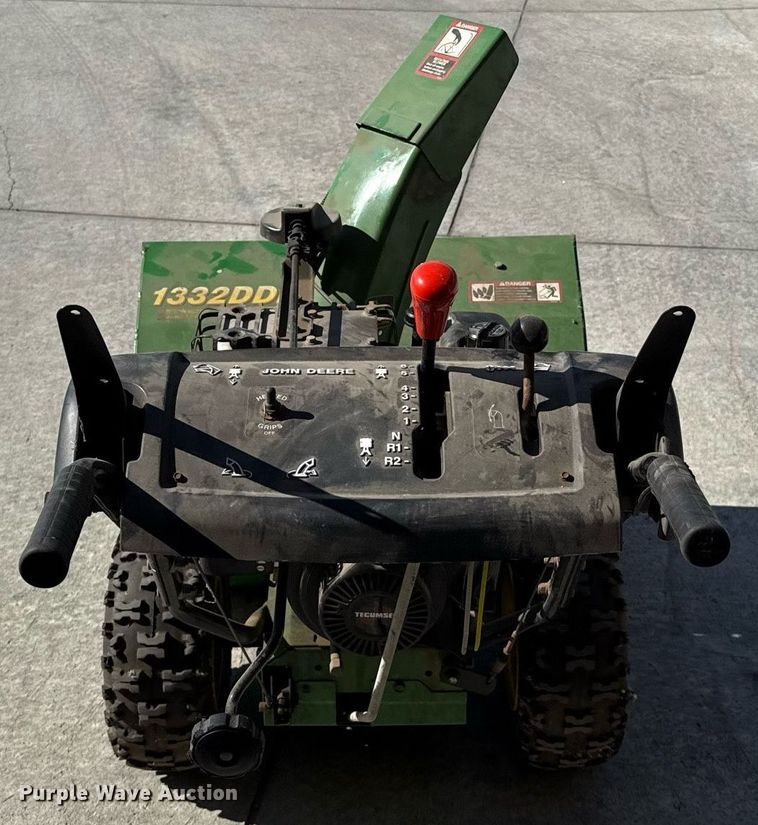 image for item DZ8595 John Deere 1332 DDE snow blower
