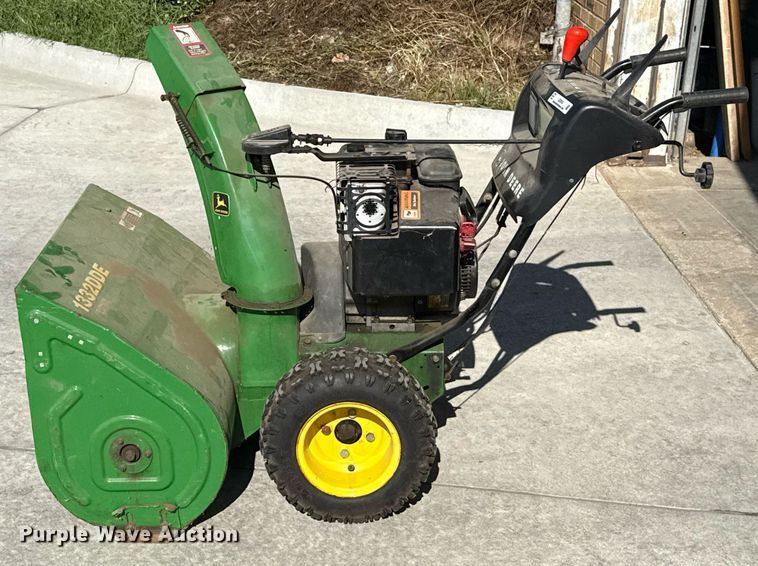 image for item DZ8595 John Deere 1332 DDE snow blower