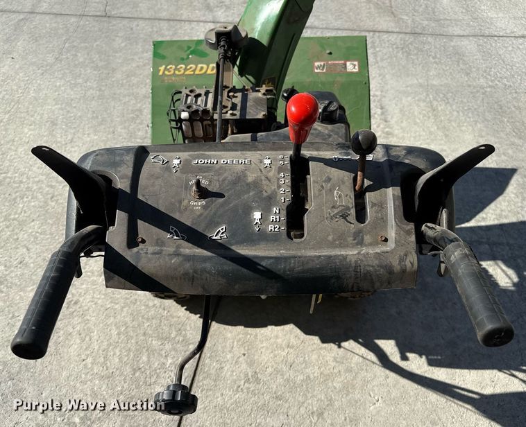 image for item DZ8595 John Deere 1332 DDE snow blower