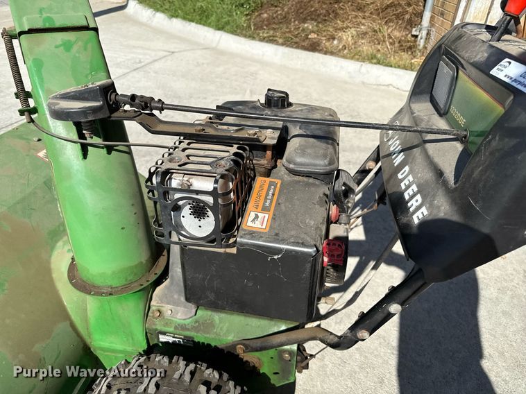 image for item DZ8595 John Deere 1332 DDE snow blower
