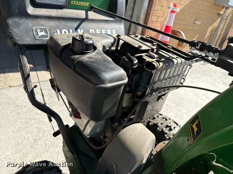 image for item DZ8595 John Deere 1332 DDE snow blower