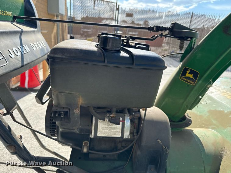 image for item DZ8595 John Deere 1332 DDE snow blower