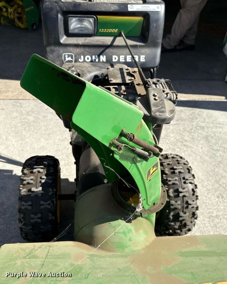 image for item DZ8595 John Deere 1332 DDE snow blower