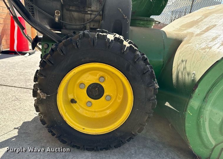 image for item DZ8595 John Deere 1332 DDE snow blower