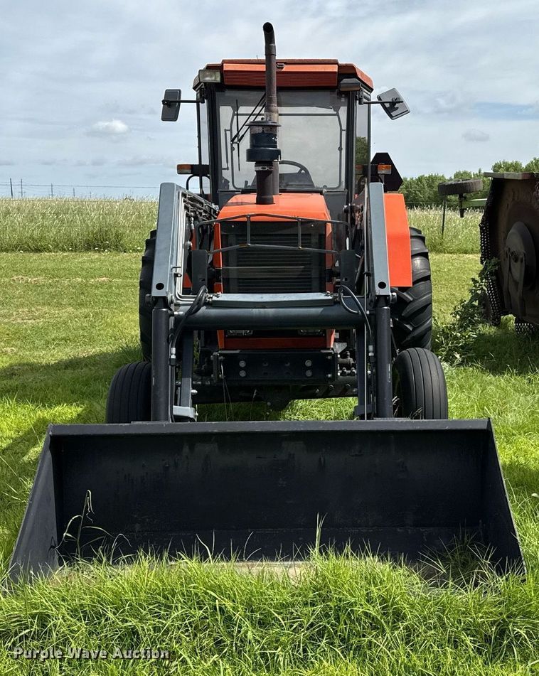 image for item DZ8611 1991 Agco Allis 7600 tractor