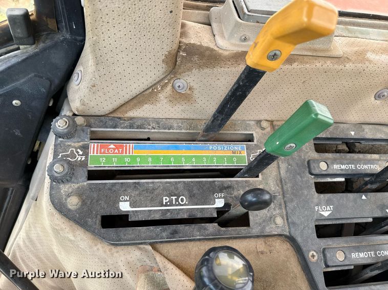 image for item DZ8611 1991 Agco Allis 7600 tractor