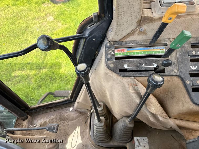 image for item DZ8611 1991 Agco Allis 7600 tractor