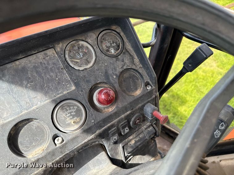 image for item DZ8611 1991 Agco Allis 7600 tractor