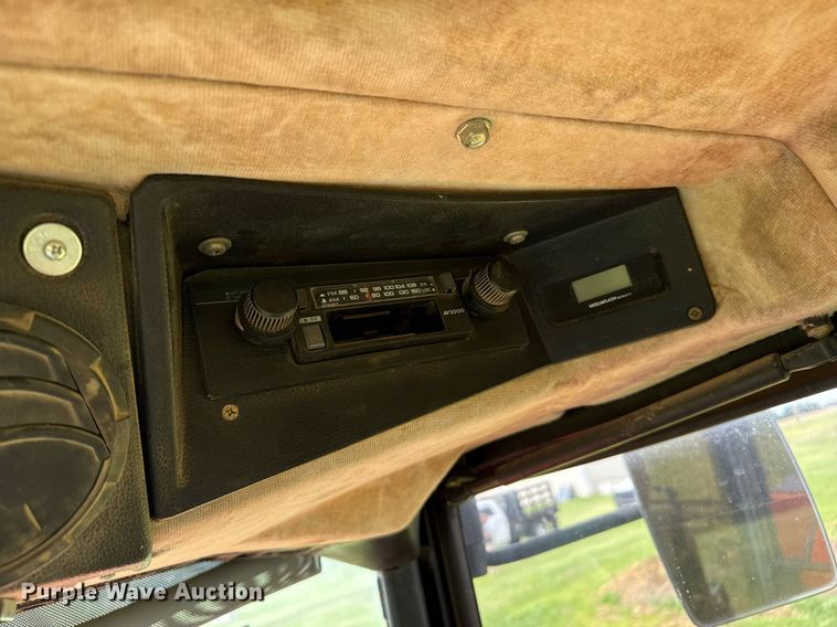 image for item DZ8611 1991 Agco Allis 7600 tractor