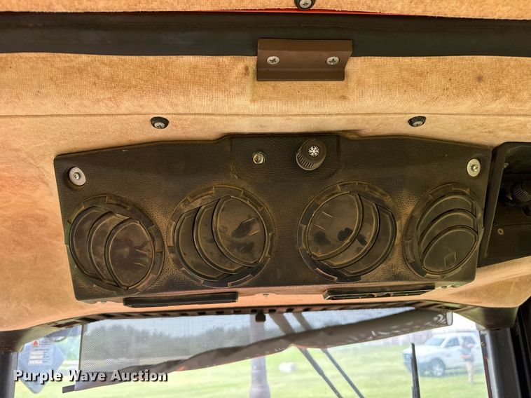 image for item DZ8611 1991 Agco Allis 7600 tractor