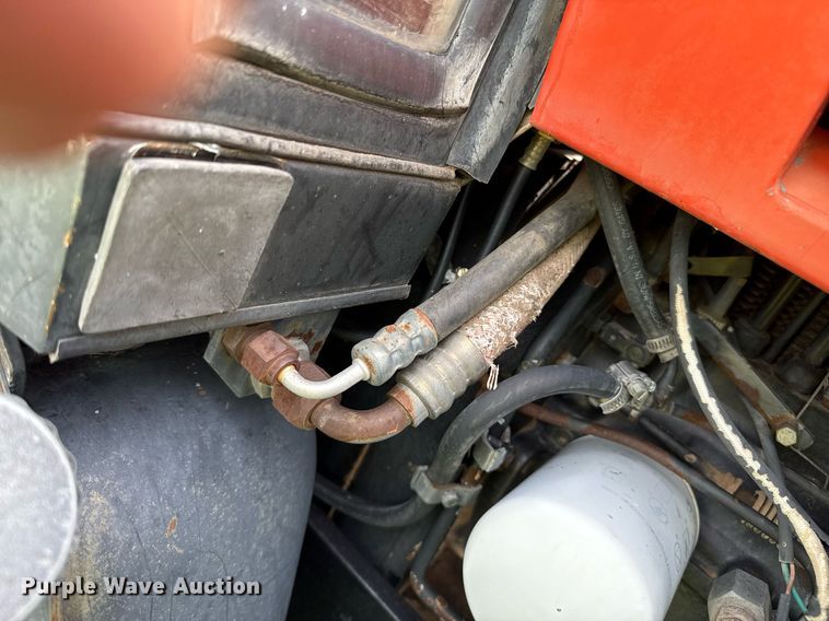 image for item DZ8611 1991 Agco Allis 7600 tractor