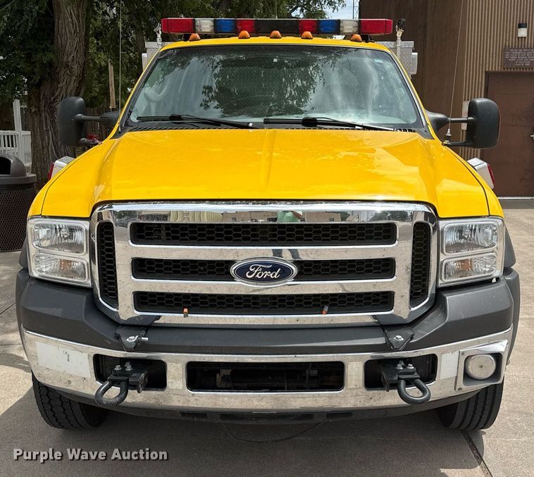 image for item DZ8614 2005 Ford F550 rescue vehicle