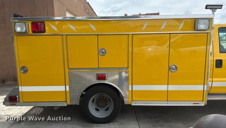image for item DZ8614 2005 Ford F550 rescue vehicle