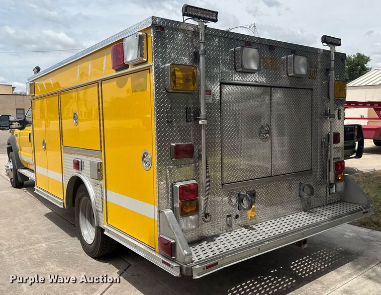 image for item DZ8614 2005 Ford F550 rescue vehicle