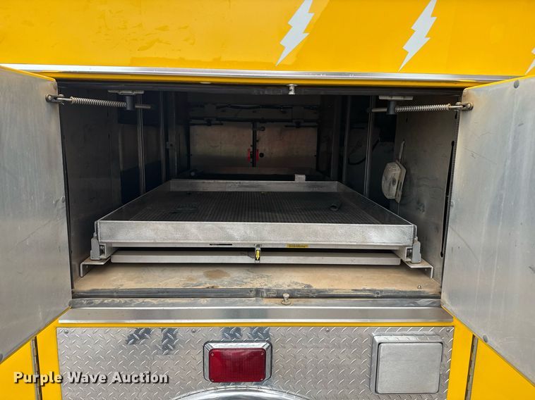 image for item DZ8614 2005 Ford F550 rescue vehicle