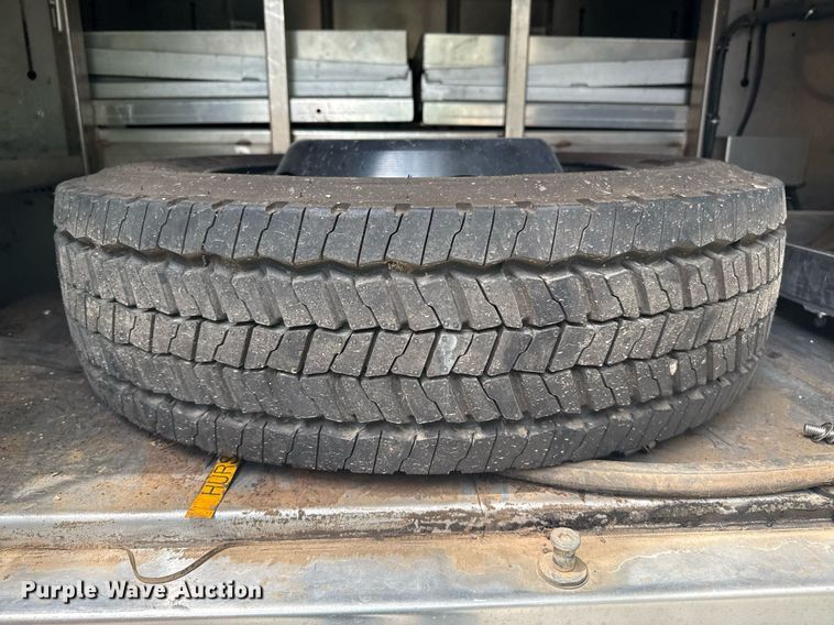 image for item DZ8614 2005 Ford F550 rescue vehicle