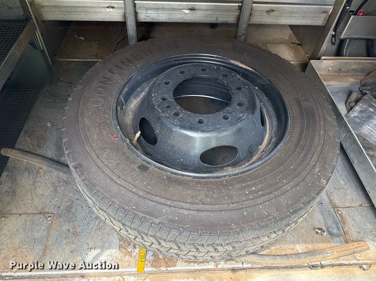 image for item DZ8614 2005 Ford F550 rescue vehicle