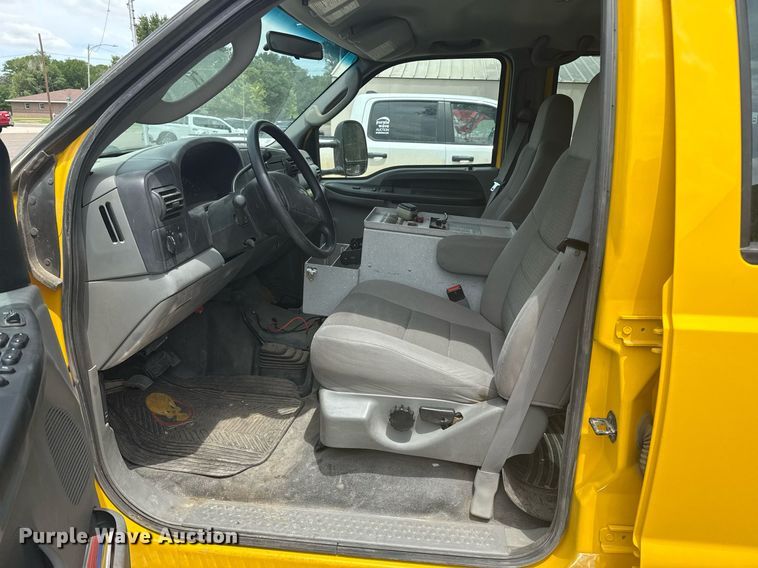 image for item DZ8614 2005 Ford F550 rescue vehicle