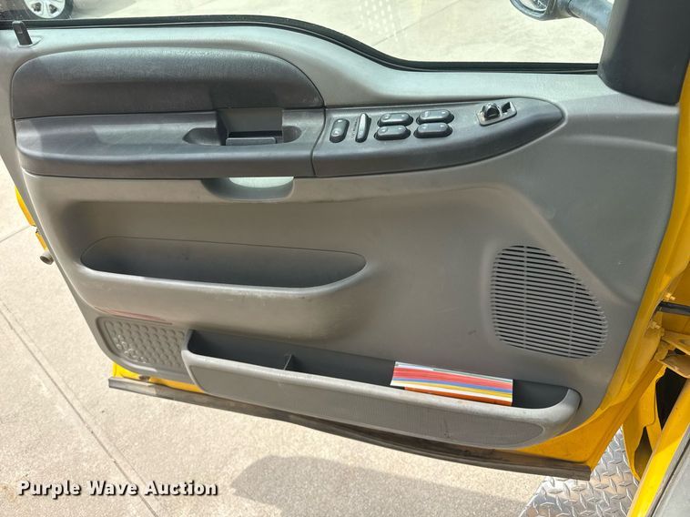 image for item DZ8614 2005 Ford F550 rescue vehicle