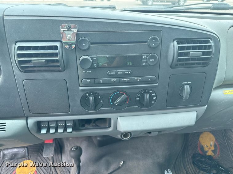 image for item DZ8614 2005 Ford F550 rescue vehicle