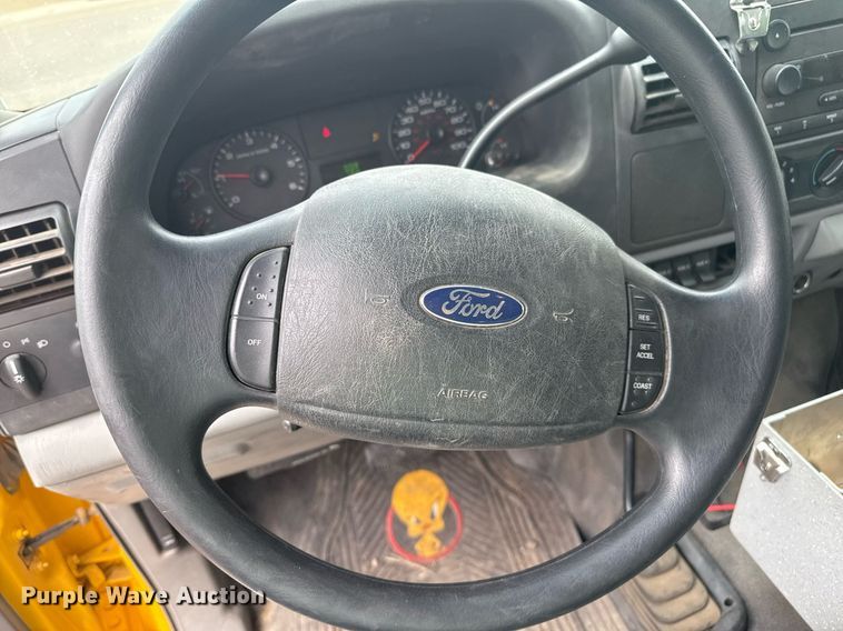 image for item DZ8614 2005 Ford F550 rescue vehicle