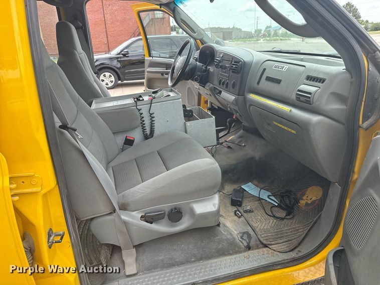 image for item DZ8614 2005 Ford F550 rescue vehicle