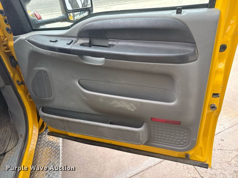 image for item DZ8614 2005 Ford F550 rescue vehicle