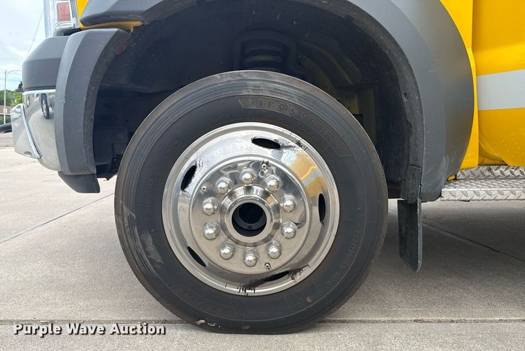 image for item DZ8614 2005 Ford F550 rescue vehicle