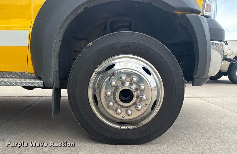 image for item DZ8614 2005 Ford F550 rescue vehicle