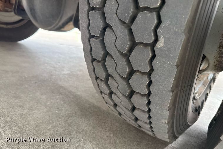 image for item DZ8614 2005 Ford F550 rescue vehicle