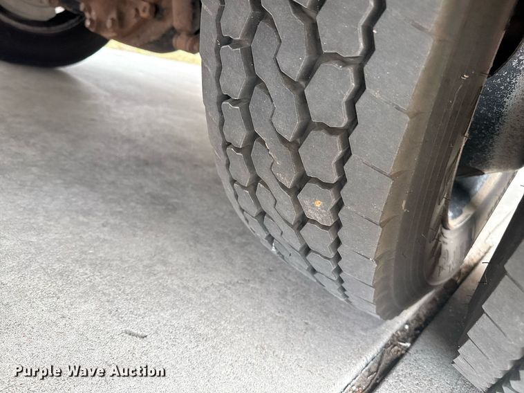 image for item DZ8614 2005 Ford F550 rescue vehicle