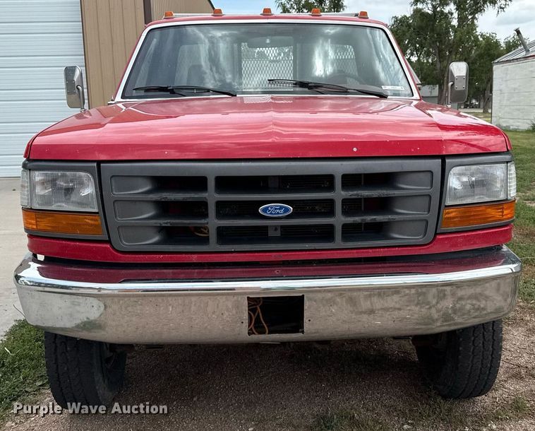 image for item DZ8618 1993 Ford F350 flatbed pickup truck