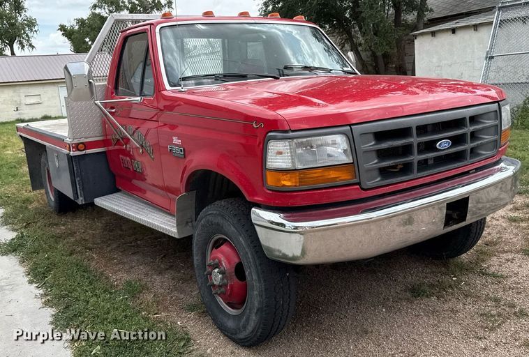 image for item DZ8618 1993 Ford F350 flatbed pickup truck